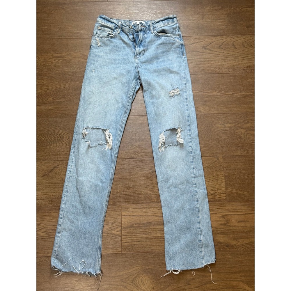 Zara Women Light Wash Distressed Straight Leg Jeans Blue Size 4 Raw Hem Distress